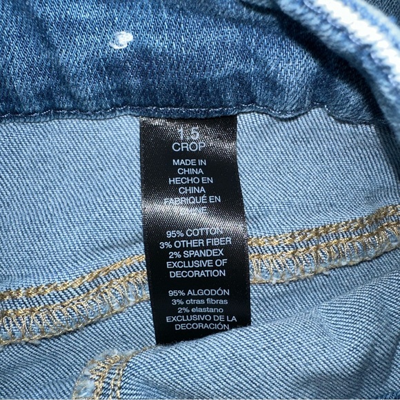 CHICOS So Slimming Embroidered Girlfriend Crop Jeans - Picture 6 of 11